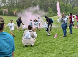 Children having fun in the Kids Color Run at Healthy Kids Day
